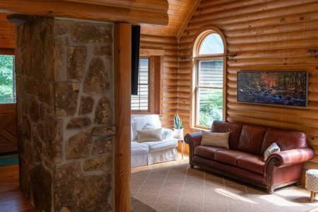 Cozy 2 Bedroom Cabin Nestled In Wooded Hideaway Monterey Ngoại thất bức ảnh