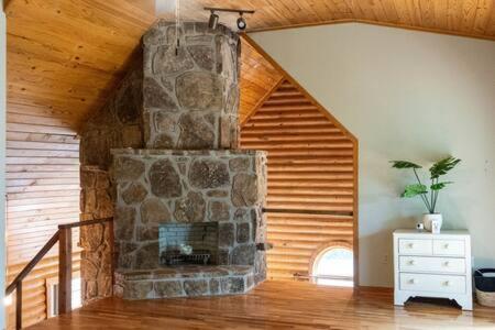 Cozy 2 Bedroom Cabin Nestled In Wooded Hideaway Monterey Ngoại thất bức ảnh